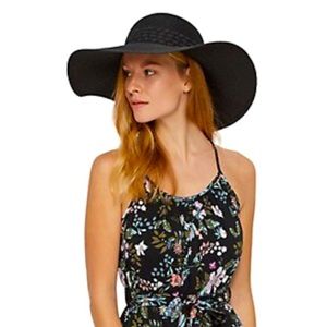 Wide Brim Straw Hat by Vera Moda
